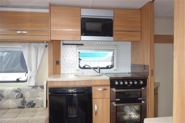 2012 Swift challenger sport 584 4 berth layout transverse island bed - Image 7