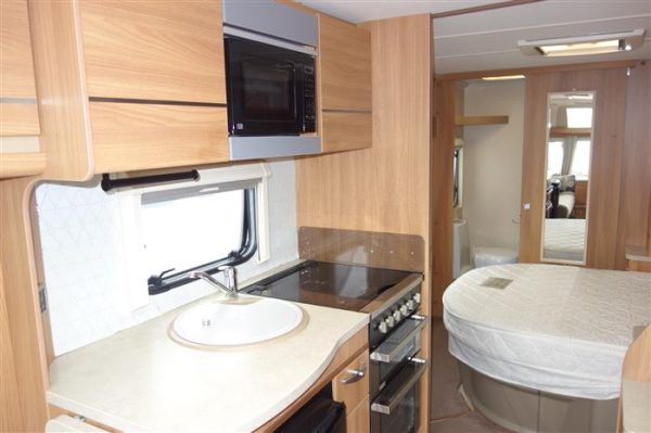 2012 Swift challenger sport 584 4 berth layout transverse island bed - Image 11