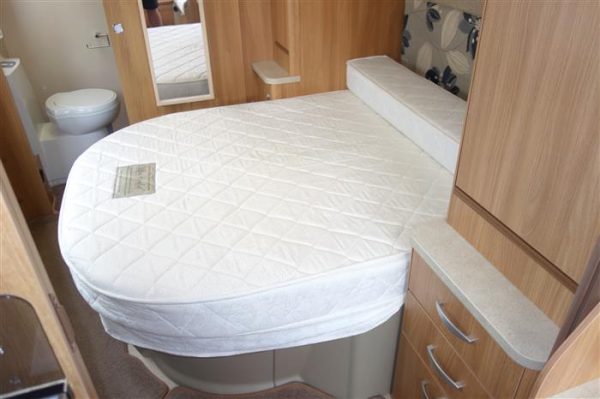 2012 Swift challenger sport 584 4 berth layout transverse island bed - Image 13