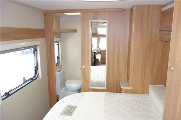 2012 Swift challenger sport 584 4 berth layout transverse island bed - Image 14