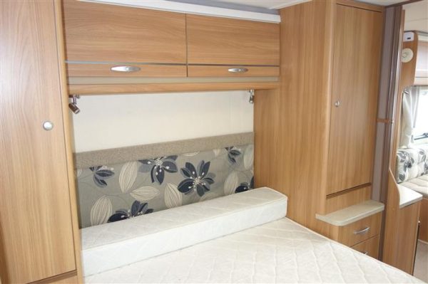2012 Swift challenger sport 584 4 berth layout transverse island bed - Image 18