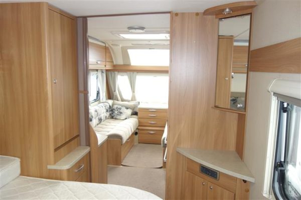 2012 Swift challenger sport 584 4 berth layout transverse island bed - Image 19