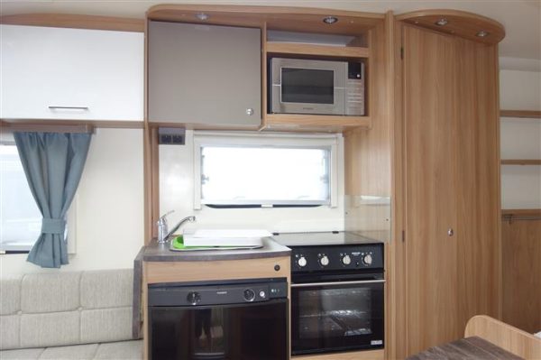 2018 Bailey pursuit 430/4 4 berth  layout  fixed bed - Image 9
