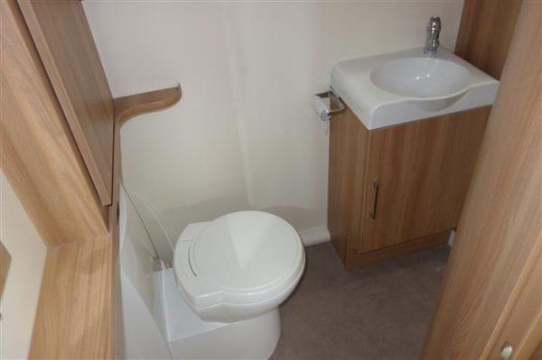 2018 Bailey pursuit 430/4 4 berth  layout  fixed bed - Image 17