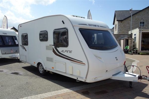 Swift sprite alpine   4 berth with fixed end bedroom  - Image 4