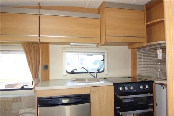 Swift sprite alpine   4 berth with fixed end bedroom  - Image 7