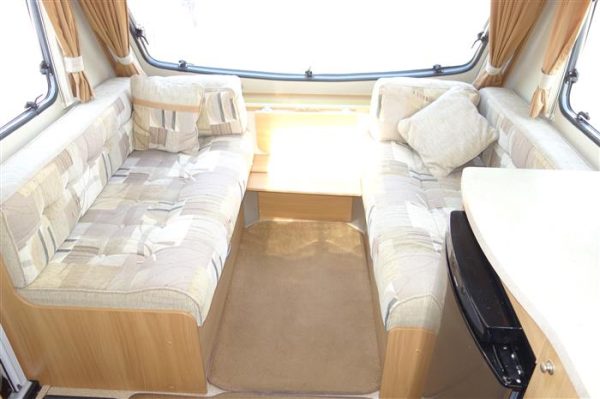 Swift sprite alpine   4 berth with fixed end bedroom  - Image 8