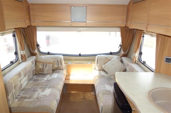 Swift sprite alpine   4 berth with fixed end bedroom  - Image 10
