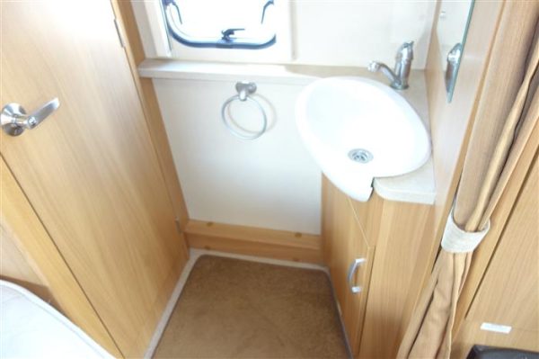 Swift sprite alpine   4 berth with fixed end bedroom  - Image 14