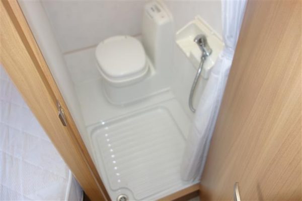 Swift sprite alpine   4 berth with fixed end bedroom  - Image 15
