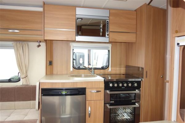 Swift Corniche 19-4  Year 2012  4 berth  - Image 6