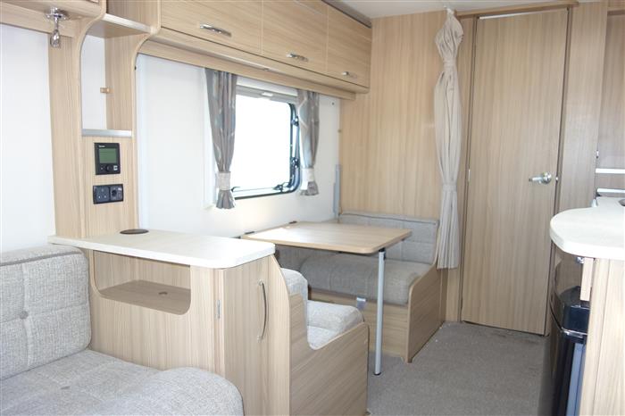 2016 coachman vision 520 motor mover - Image 8
