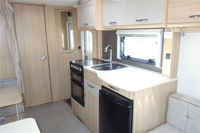 2016 coachman vision 520 motor mover - Image 9