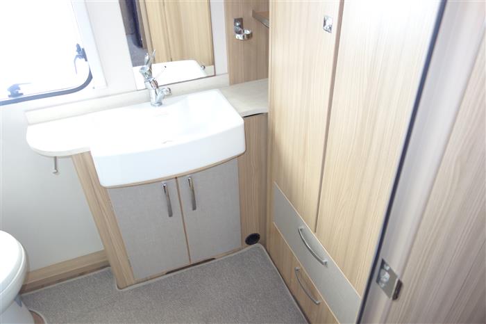 2016 coachman vision 520 motor mover - Image 12