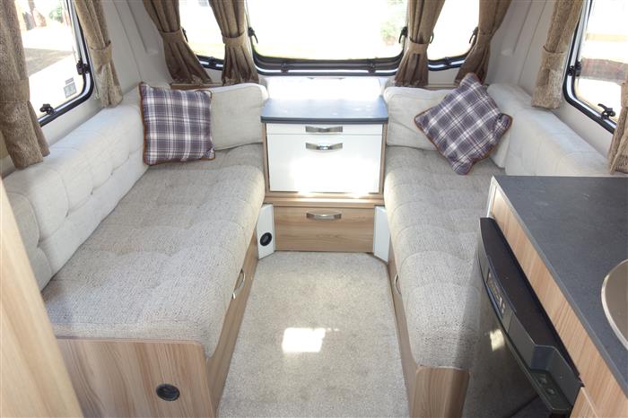 2020 Swift major 4 EB fixed island bedroom - Image 5