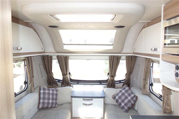 2020 Swift major 4 EB fixed island bedroom - Image 6