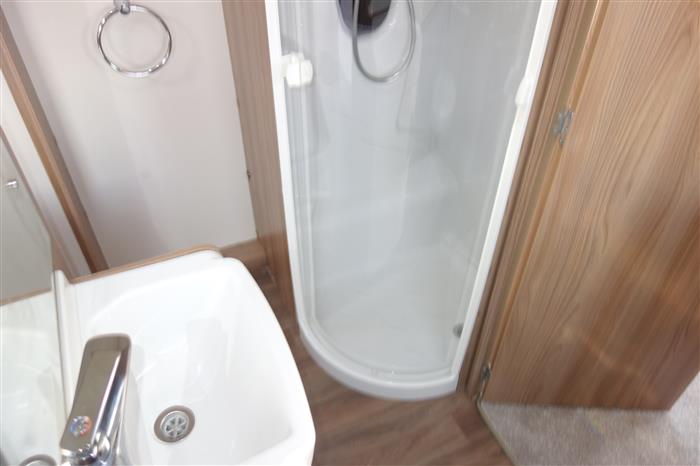 2020 Swift major 4 EB fixed island bedroom - Image 14