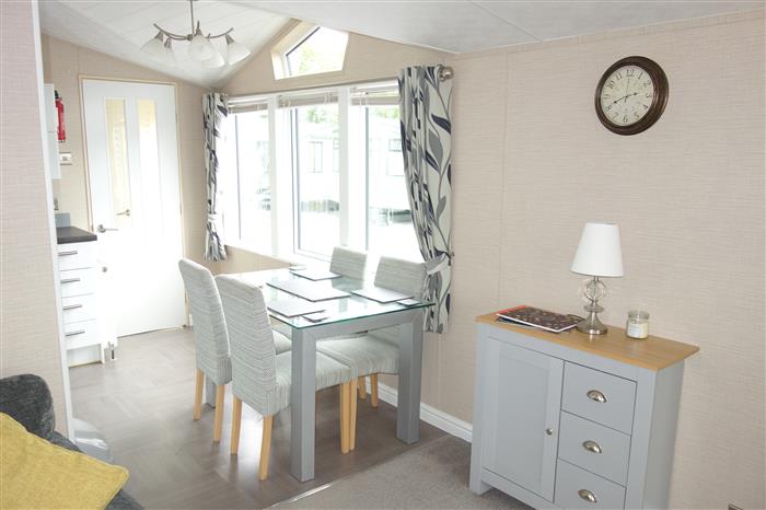 WILLERBY Meridian lodge 42ft x 13.6 ft 2-bedroom - Image 16